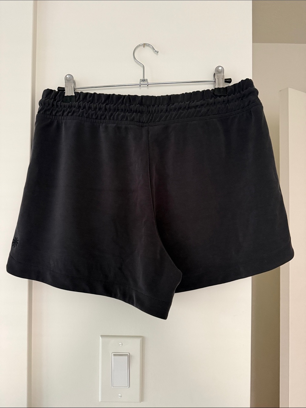 Athleta Seasoft Mid Rise 4” Short - Picture 3 of 4